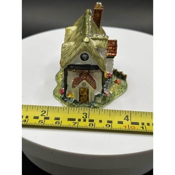 English Cottage Enameled Metal Trinket Box With Crystal Accents 2 Inches - Picture 11 of 11